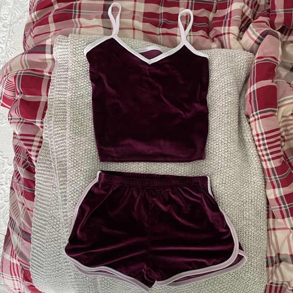 Burgundy Velvet Contrast Crop Top Two-Piece Set - Picture 2 of 7